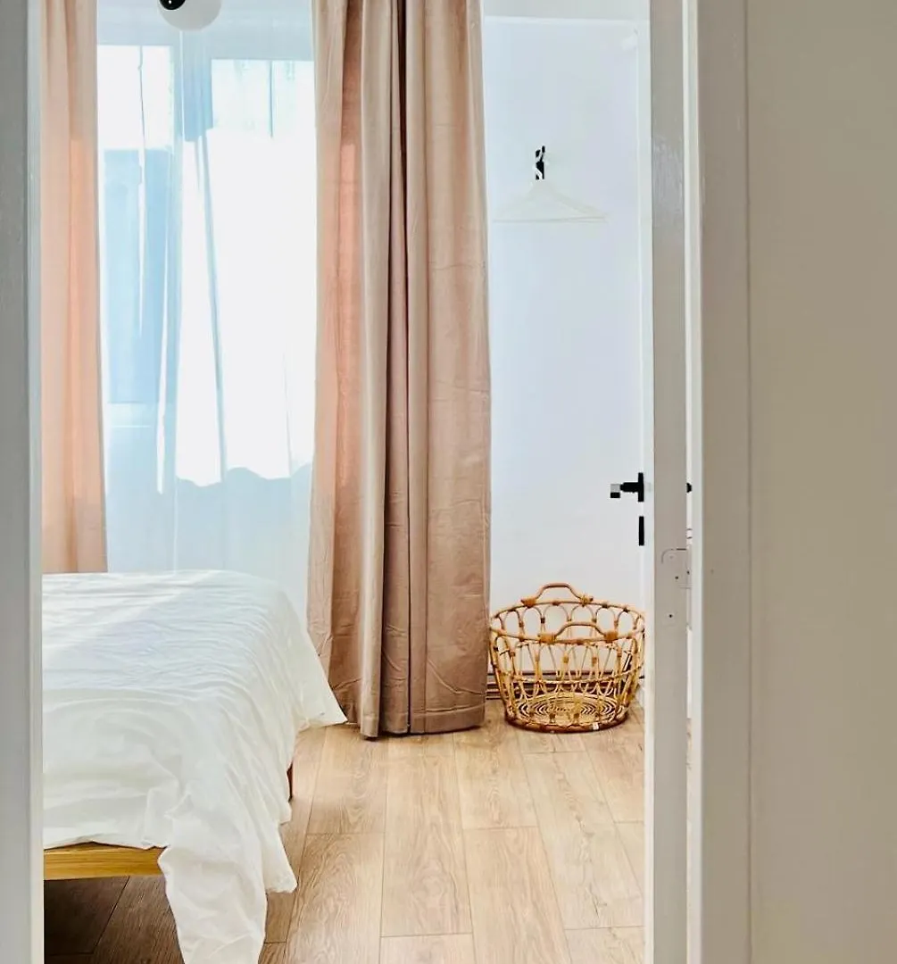 Urban Parkside Retreat Cozy 2-Bed Ap By Metro Apartment Bucharest